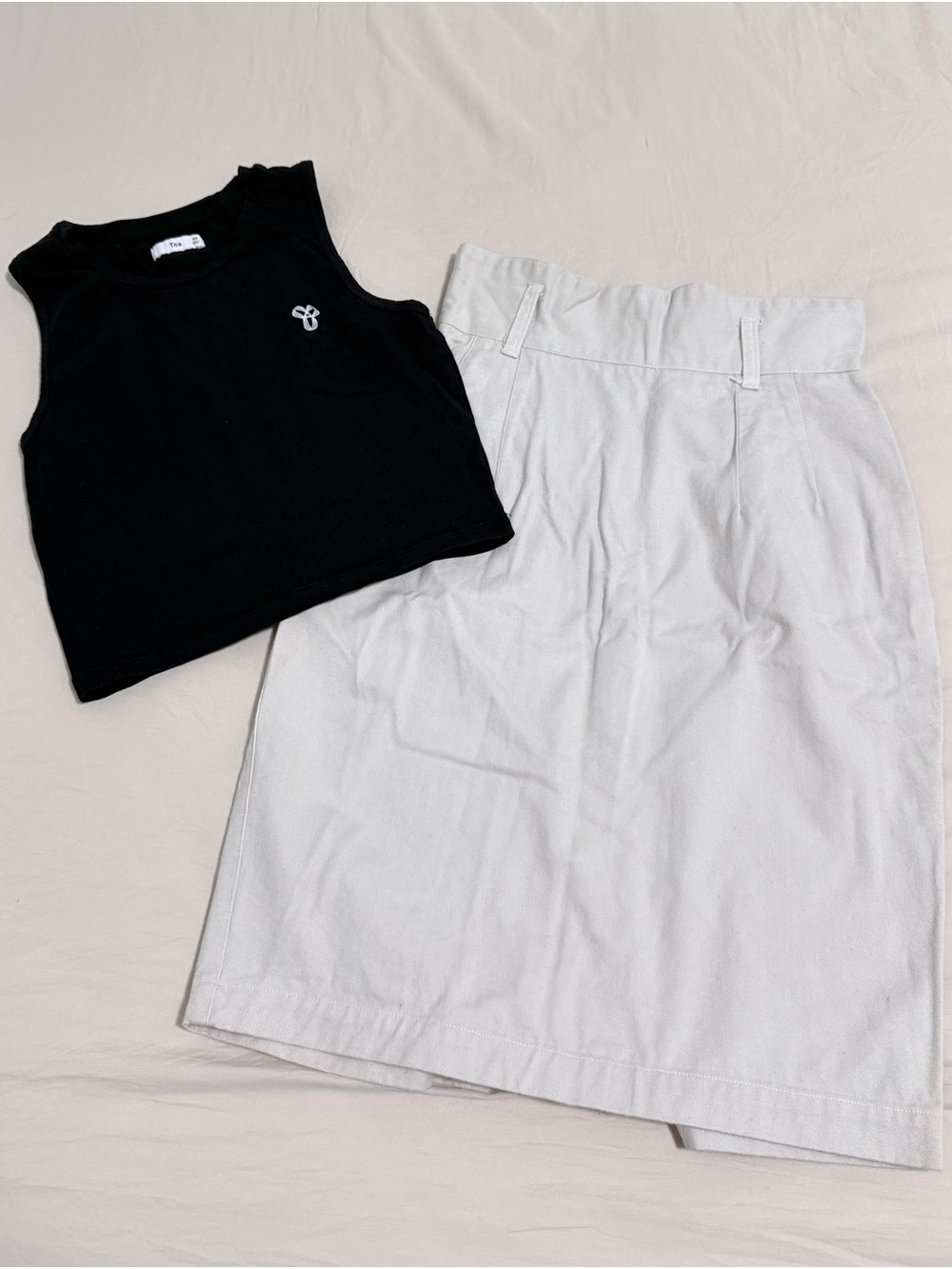 2-piece XS set | Tna Top + Cream Skirt